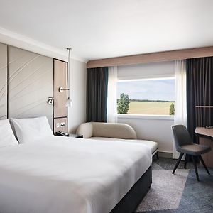 King Room Airport View